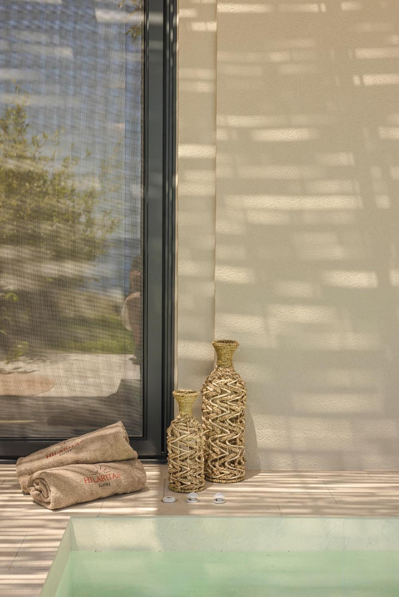 Hilaritas Luxury Suites Sea View, Private Pool & Jacuzzi Paradise Ratzaklíon Exterior foto